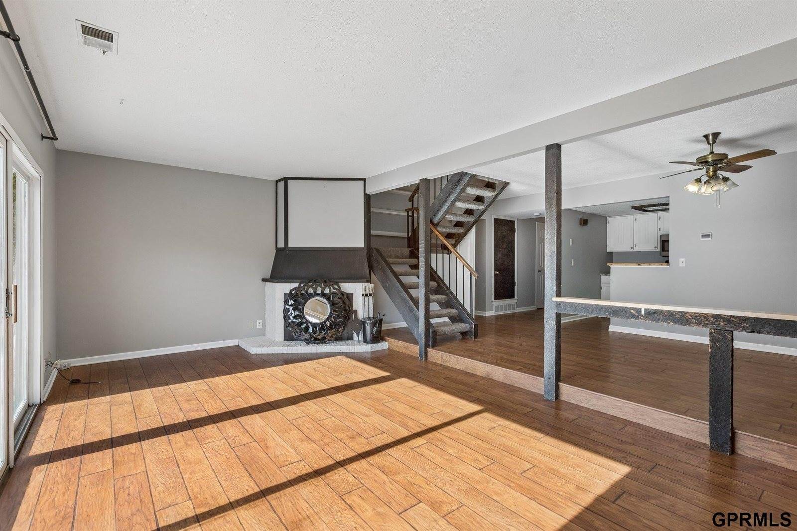 9023 Gary Circle, Omaha, NE 68138