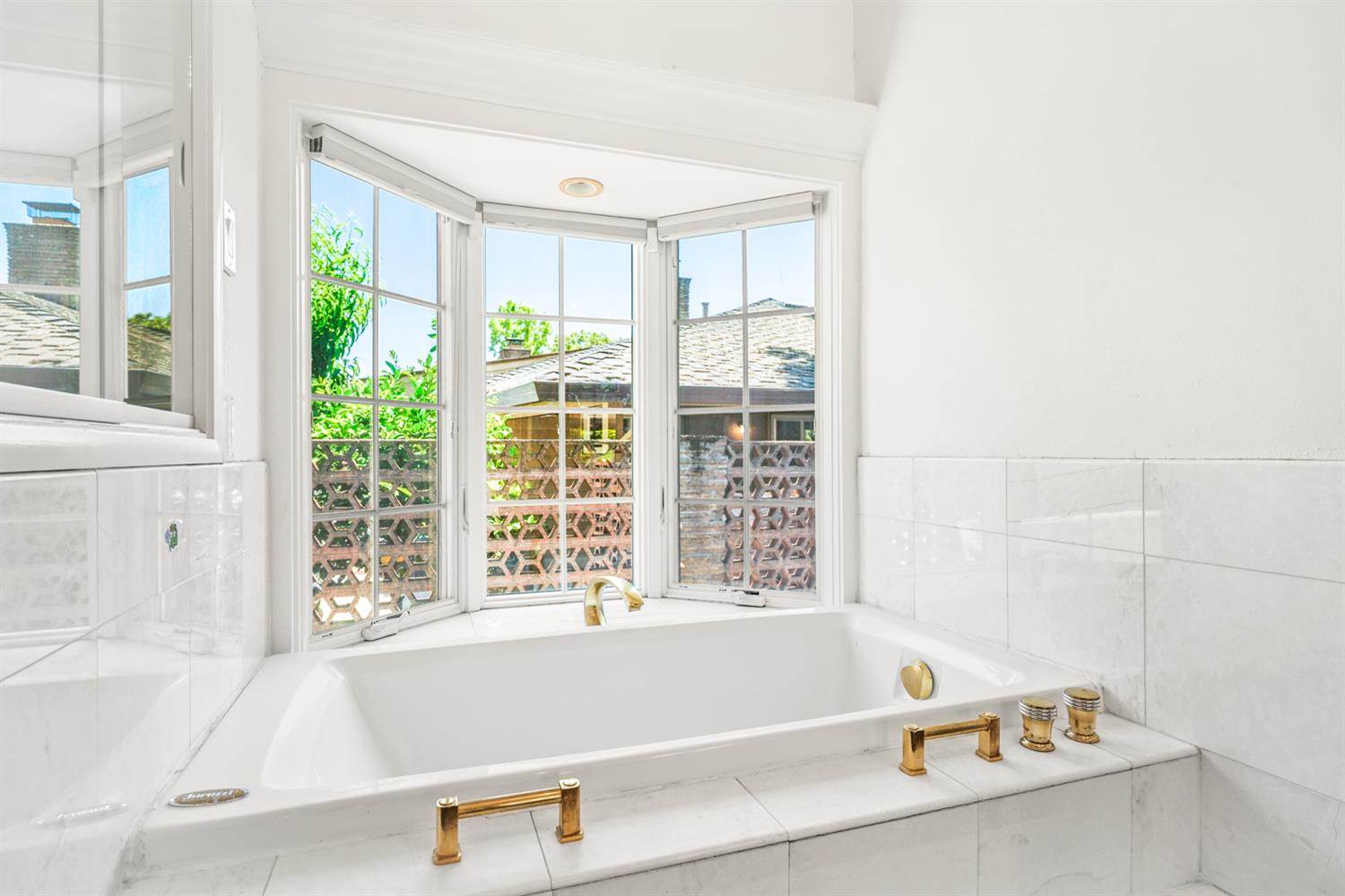 1241 Norfolk Way, Sacramento, CA 95831