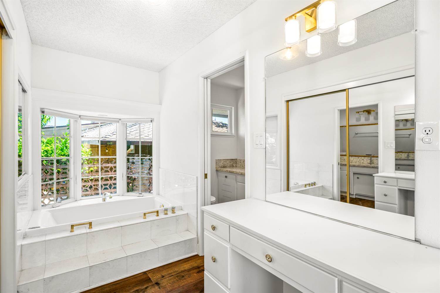 1241 Norfolk Way, Sacramento, CA 95831
