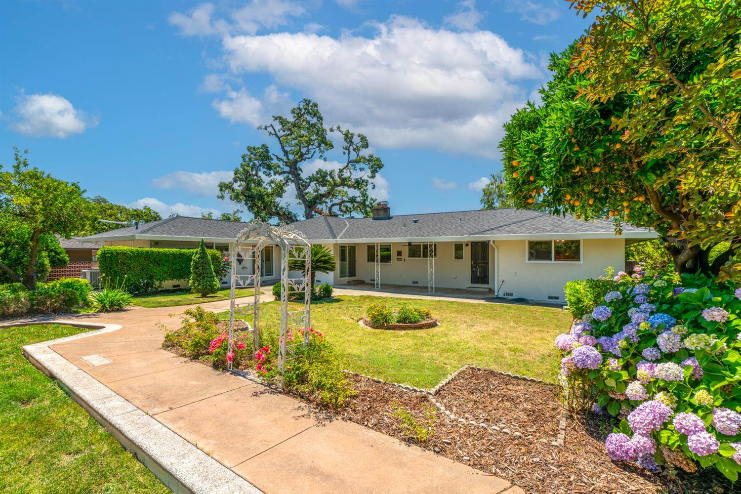 1241 Norfolk Way, Sacramento, CA 95831