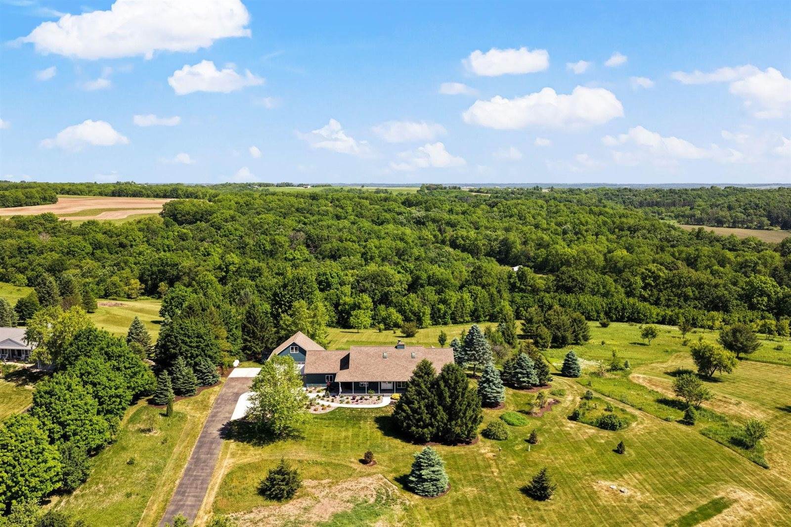 W5490 Timber, New Glarus, WI 53574