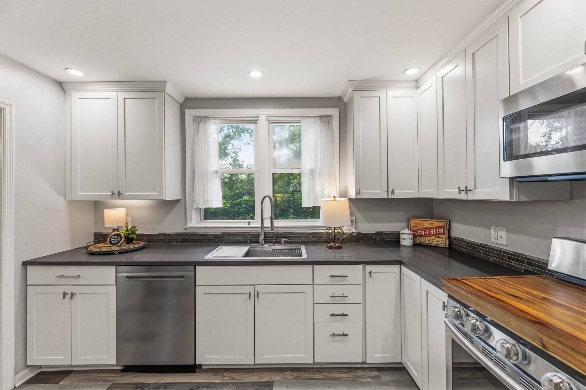 5519 W 101st St, Overland Park, KS 66207