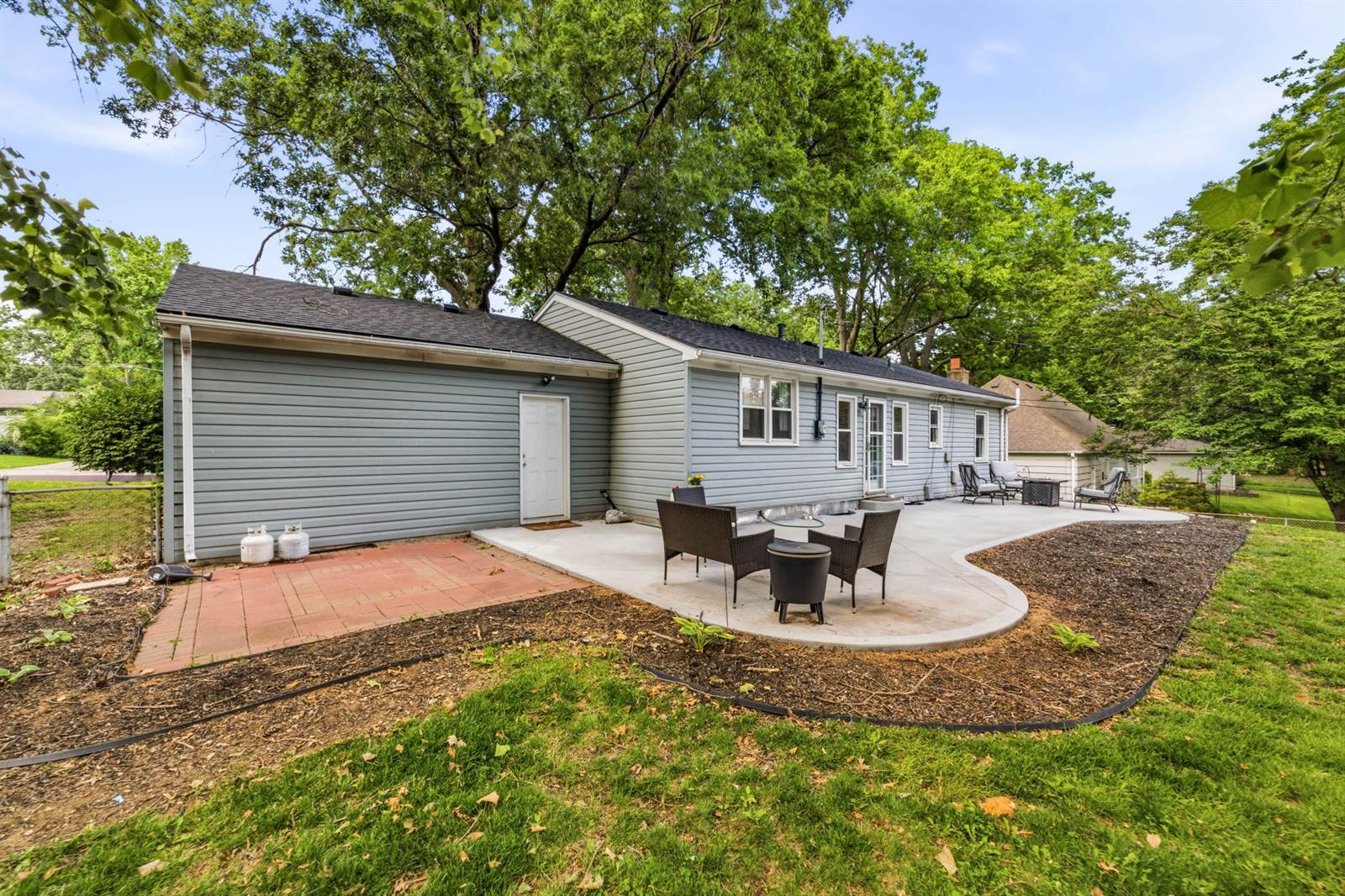 5519 W 101st St, Overland Park, KS 66207