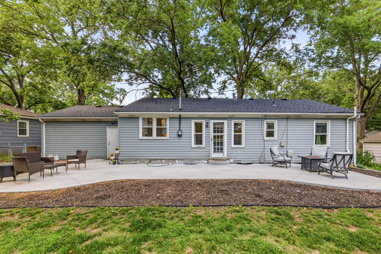 5519 W 101st St, Overland Park, KS 66207