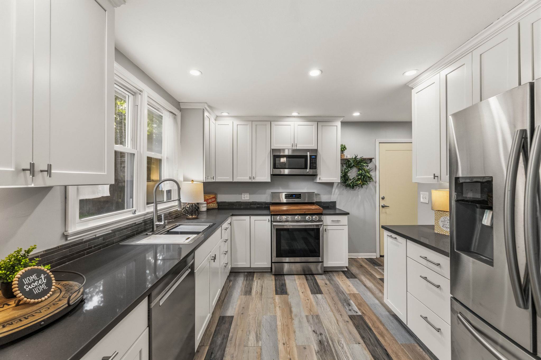 5519 W 101st St, Overland Park, KS 66207