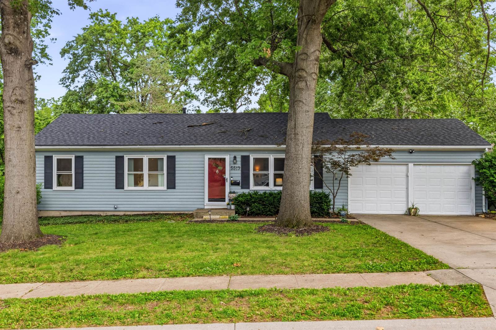 5519 W 101st St, Overland Park, KS 66207