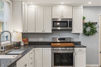 5519 W 101st St, Overland Park, KS 66207