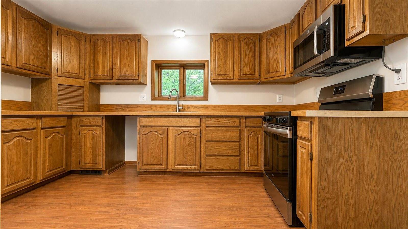 27939 38th Avenue, Paw Paw, MI 49079