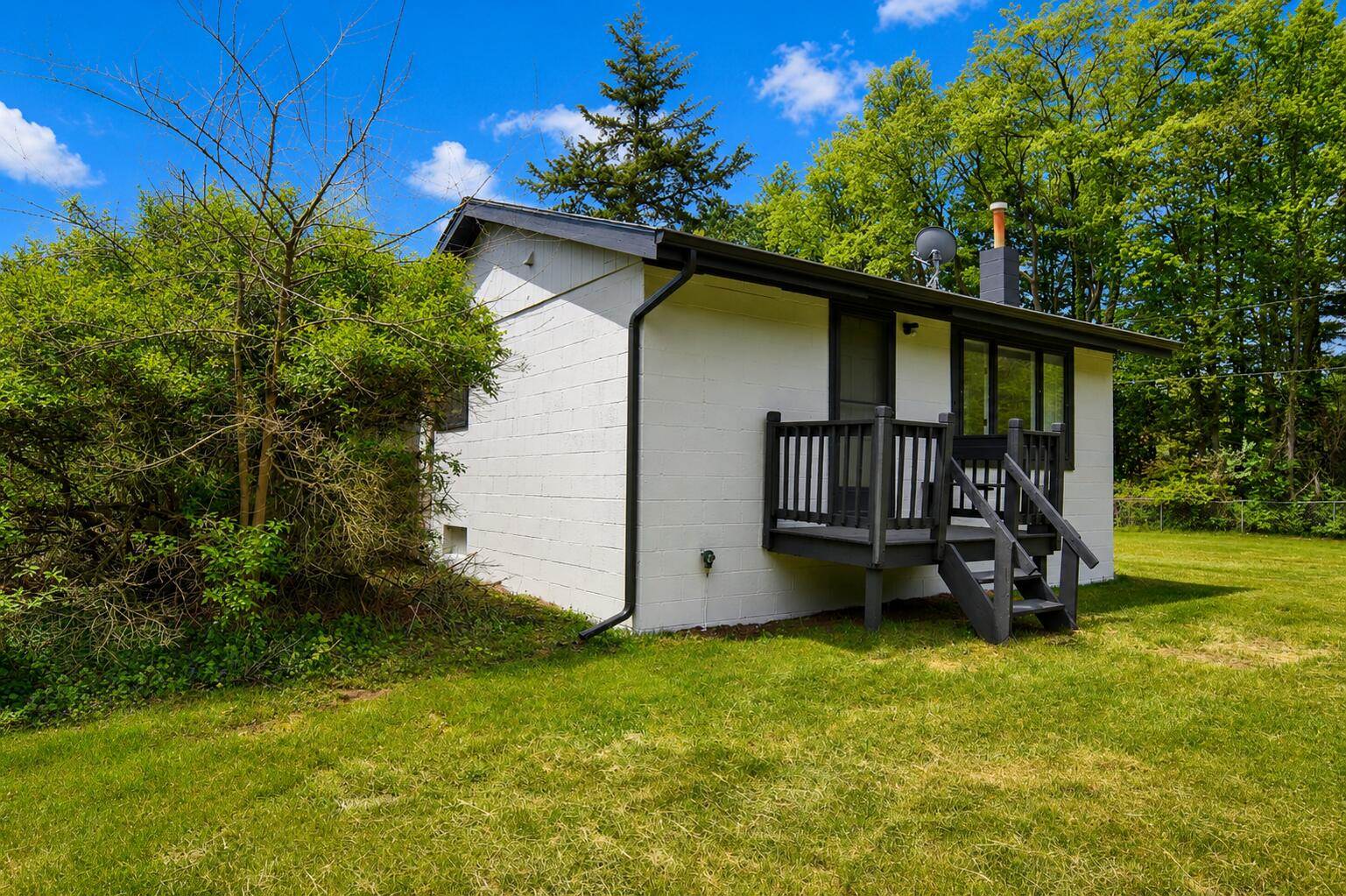27939 38th Avenue, Paw Paw, MI 49079