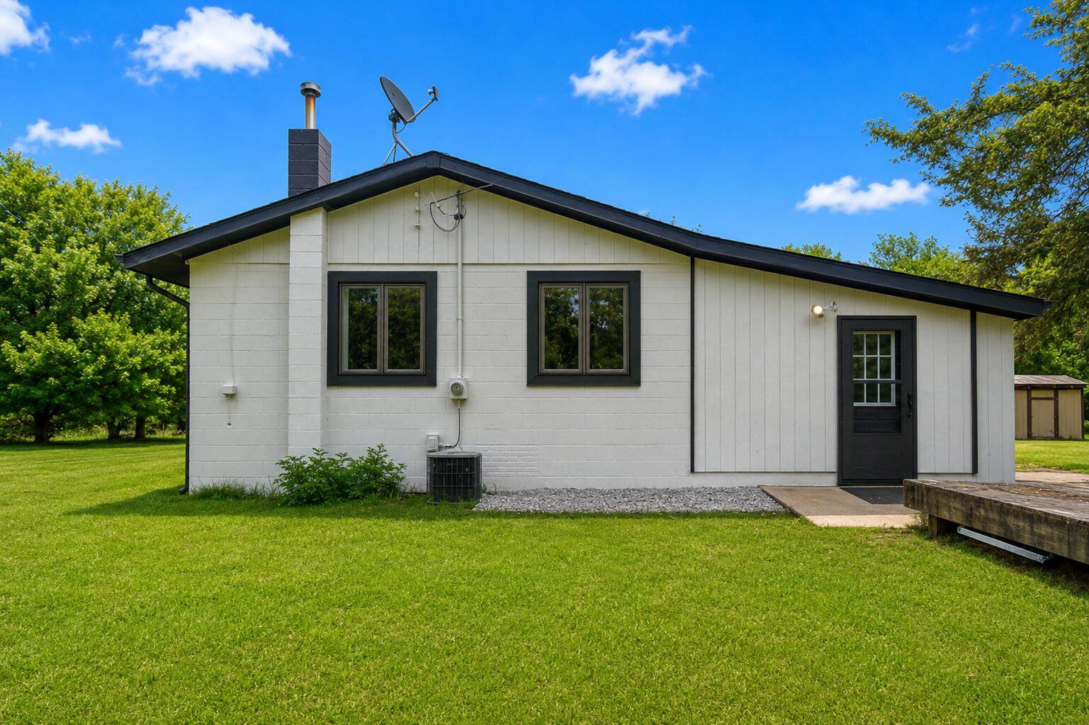 27939 38th Avenue, Paw Paw, MI 49079