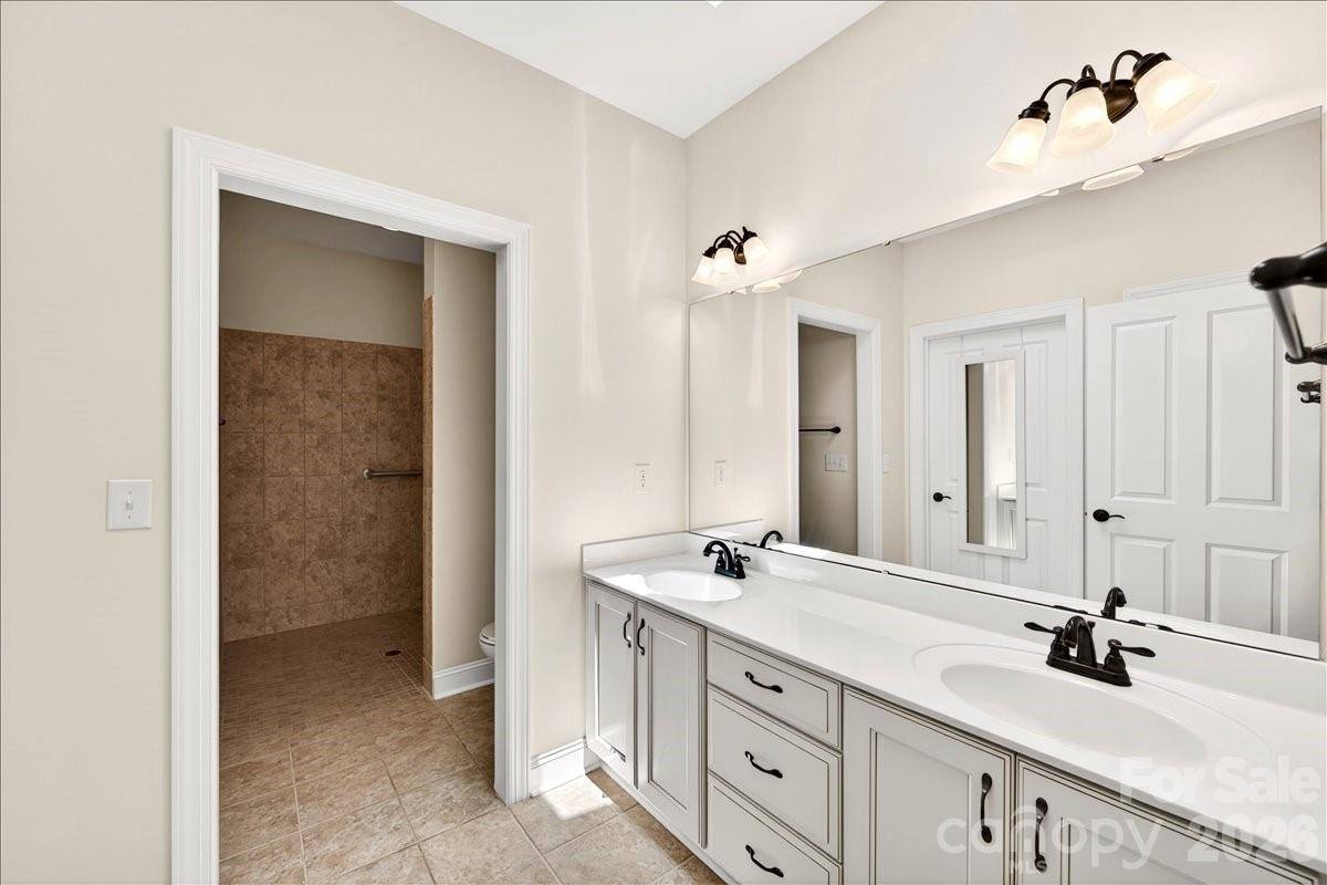 1012 Avalon Place, Matthews, NC 28104