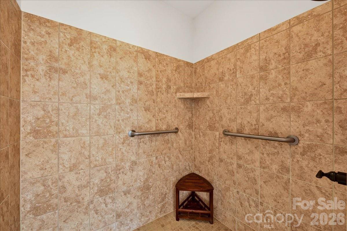 1012 Avalon Place, Matthews, NC 28104