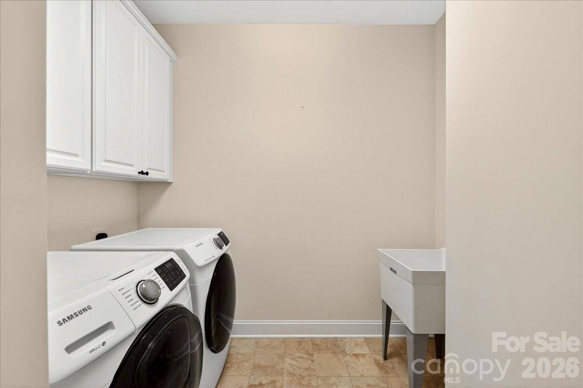 1012 Avalon Place, Matthews, NC 28104