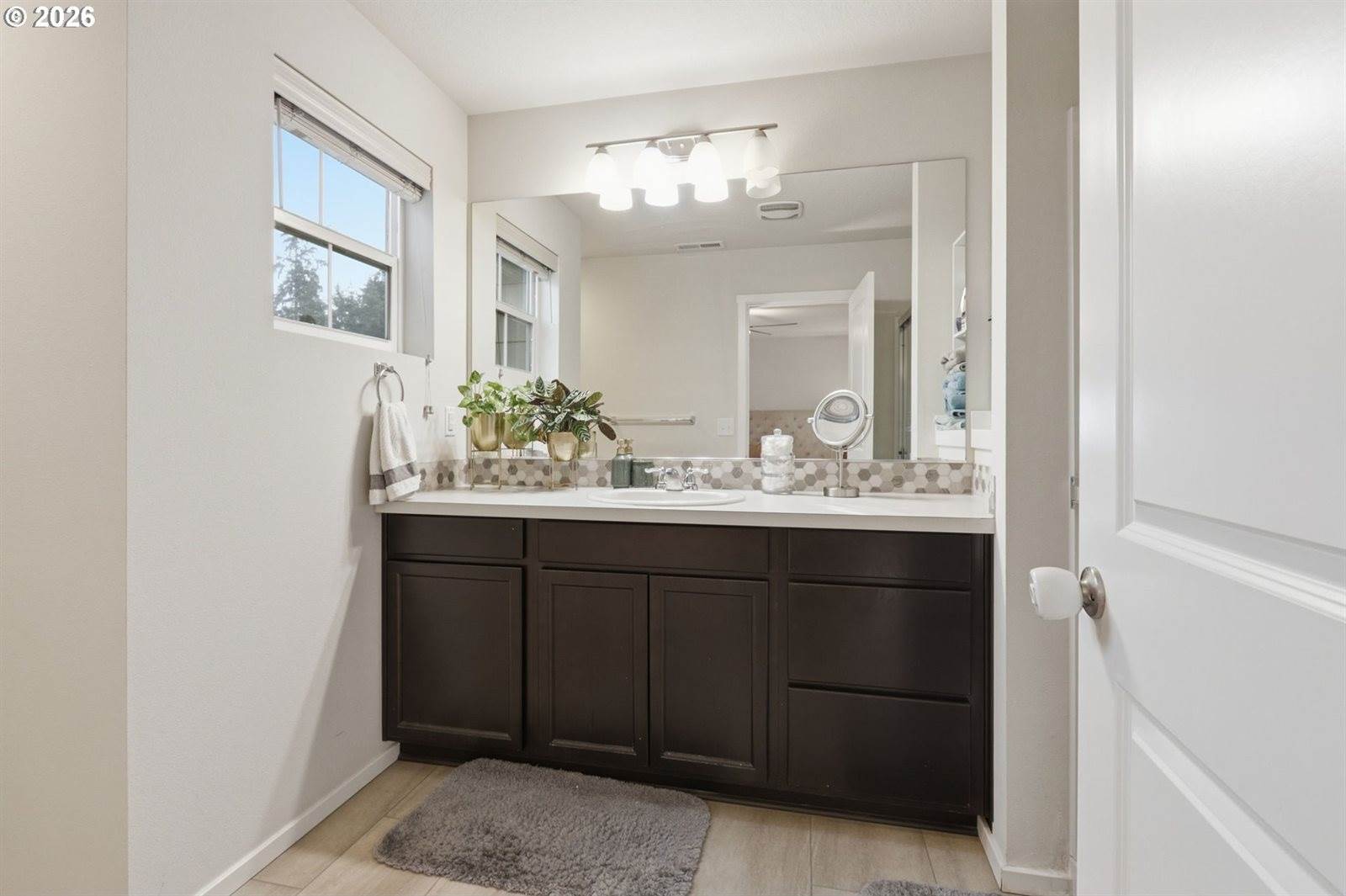 13717 NE 5TH Way, Vancouver, WA 98684