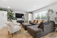 13717 NE 5TH Way, Vancouver, WA 98684