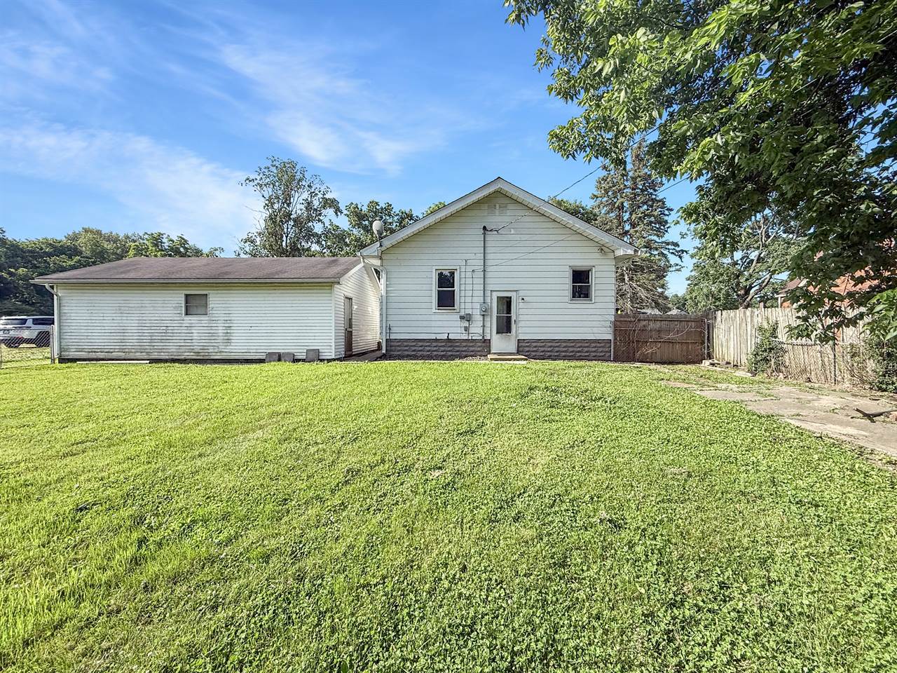 2908 College Ave, Terre Haute, IN 47803