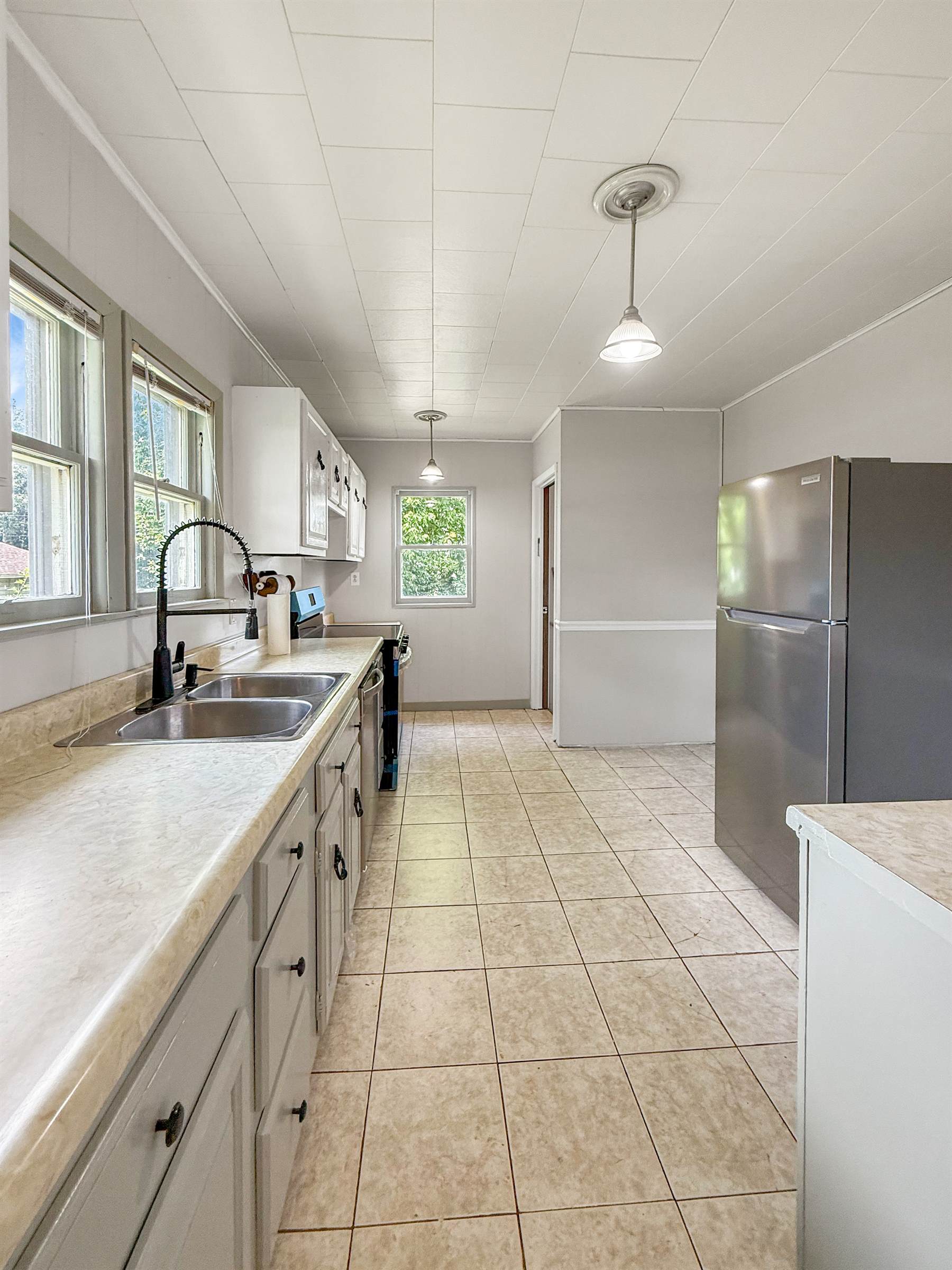 2908 College Ave, Terre Haute, IN 47803