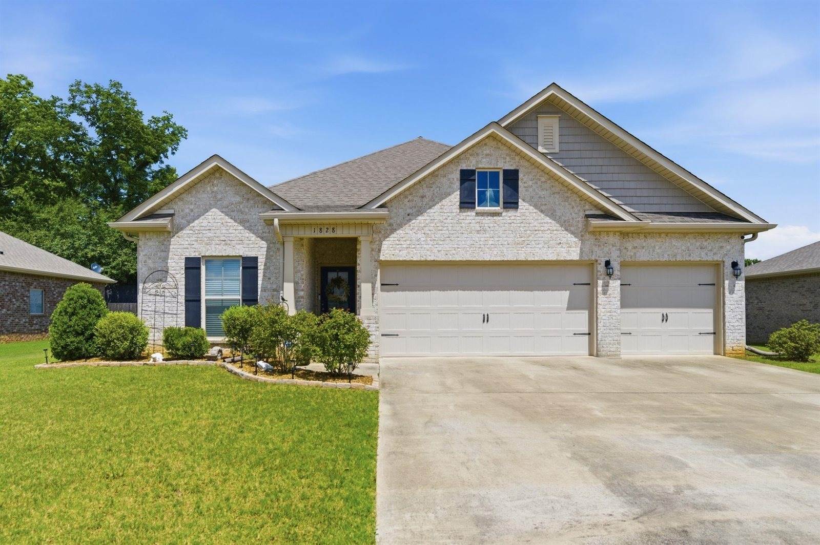 1828 Magnolia Ln, Cullman, AL 35055
