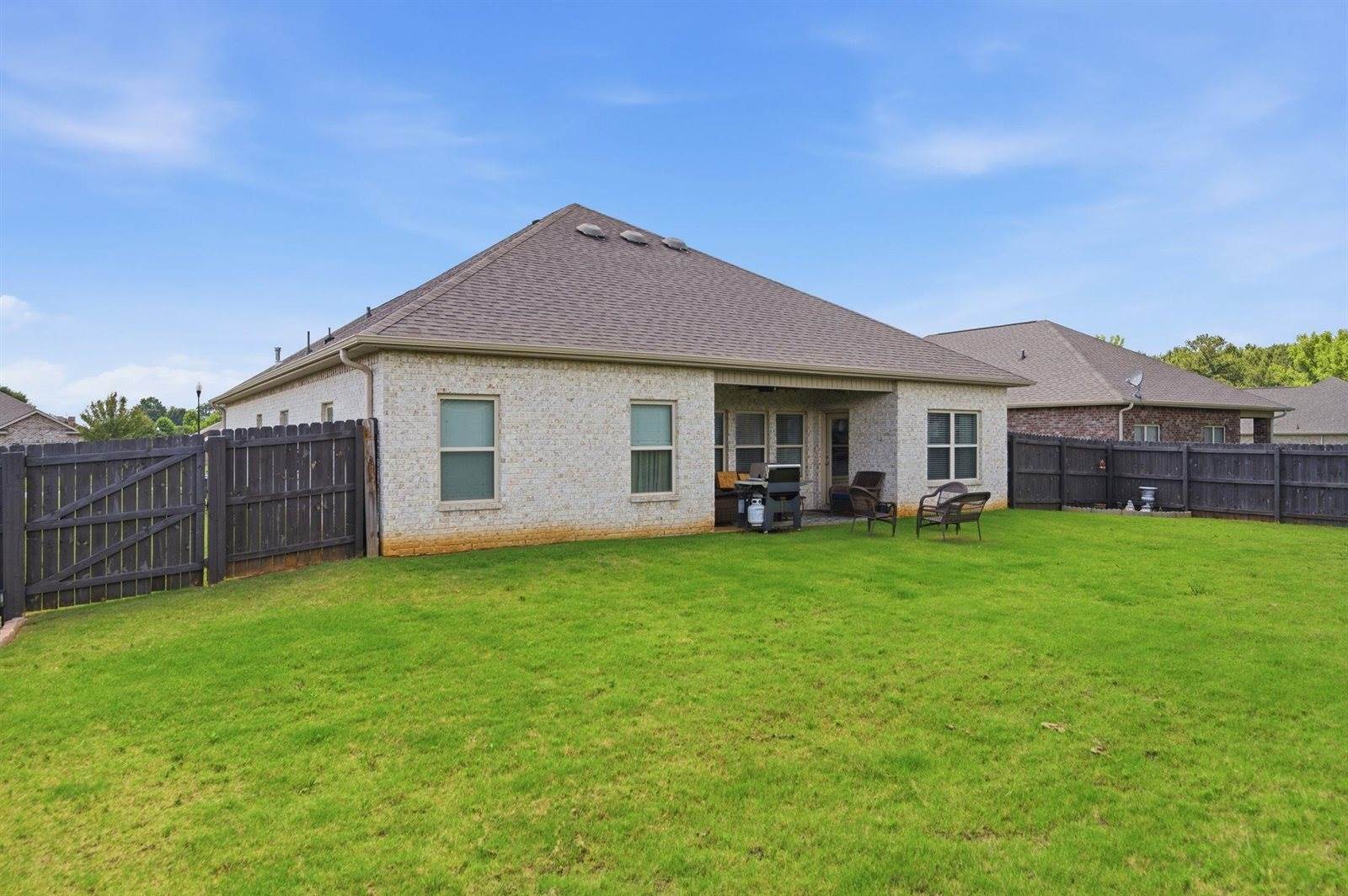 1828 Magnolia Ln, Cullman, AL 35055