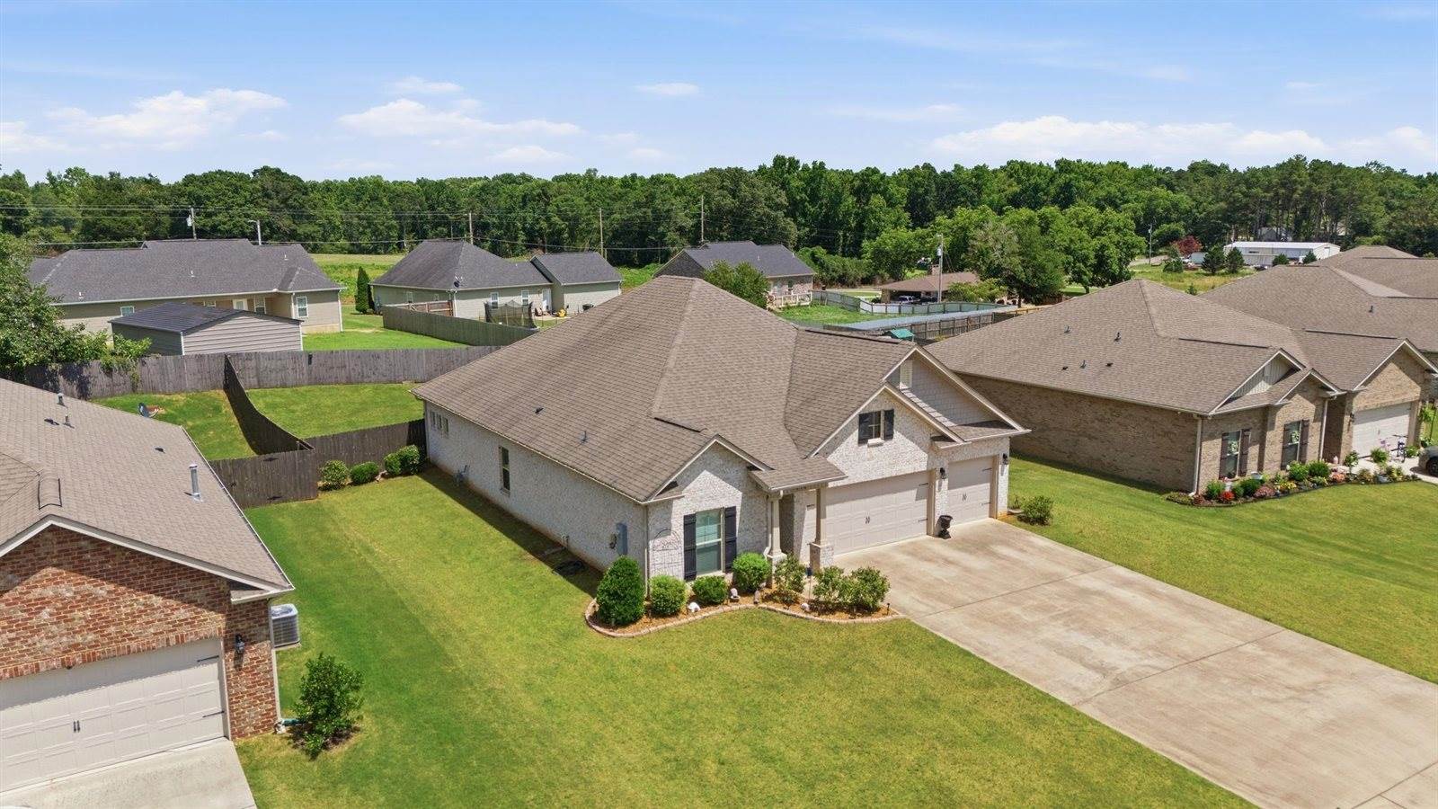 1828 Magnolia Ln, Cullman, AL 35055