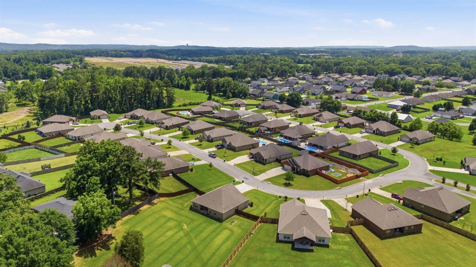 1828 Magnolia Ln, Cullman, AL 35055