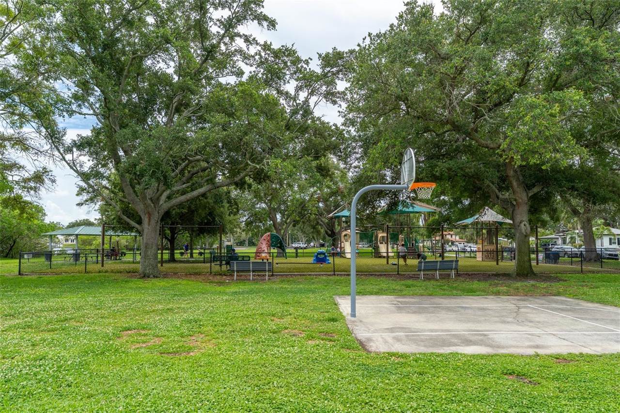 130 41ST Avenue NE, Saint Petersburg, FL 33703