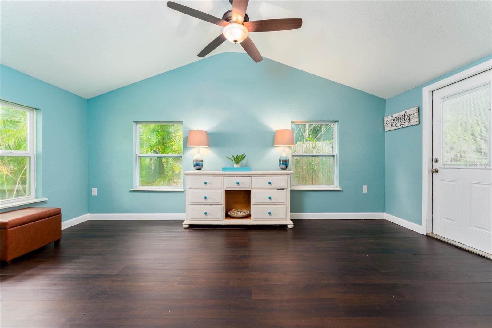 130 41ST Avenue NE, Saint Petersburg, FL 33703