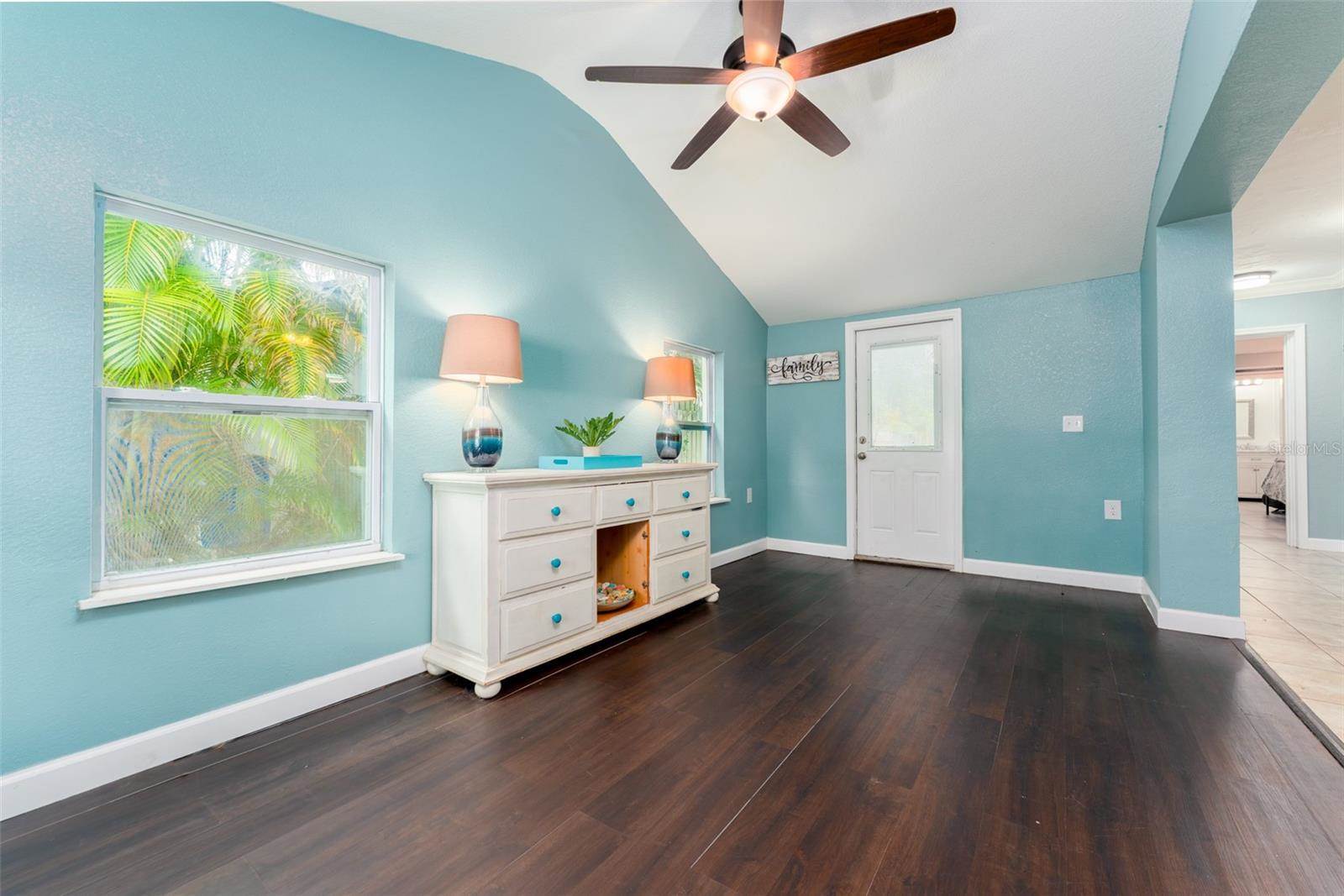 130 41ST Avenue NE, Saint Petersburg, FL 33703
