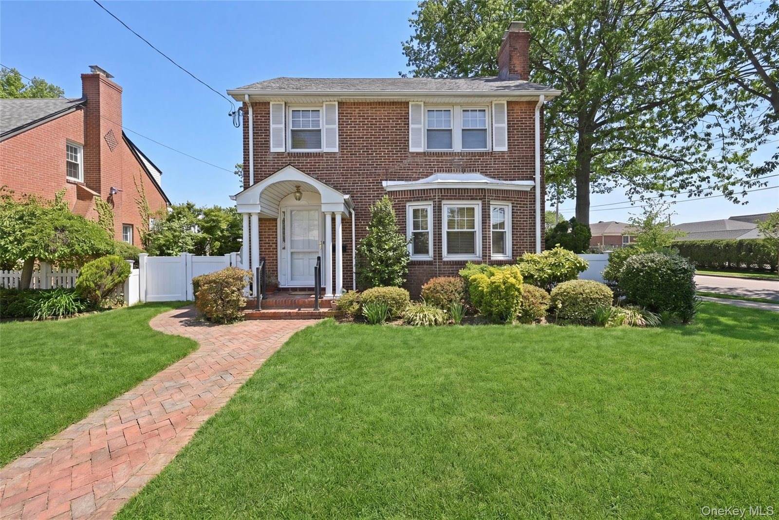 168 Latham Road, Mineola, NY 11501