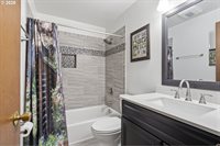 19654 SW Murphy St, Beaverton, OR 97078