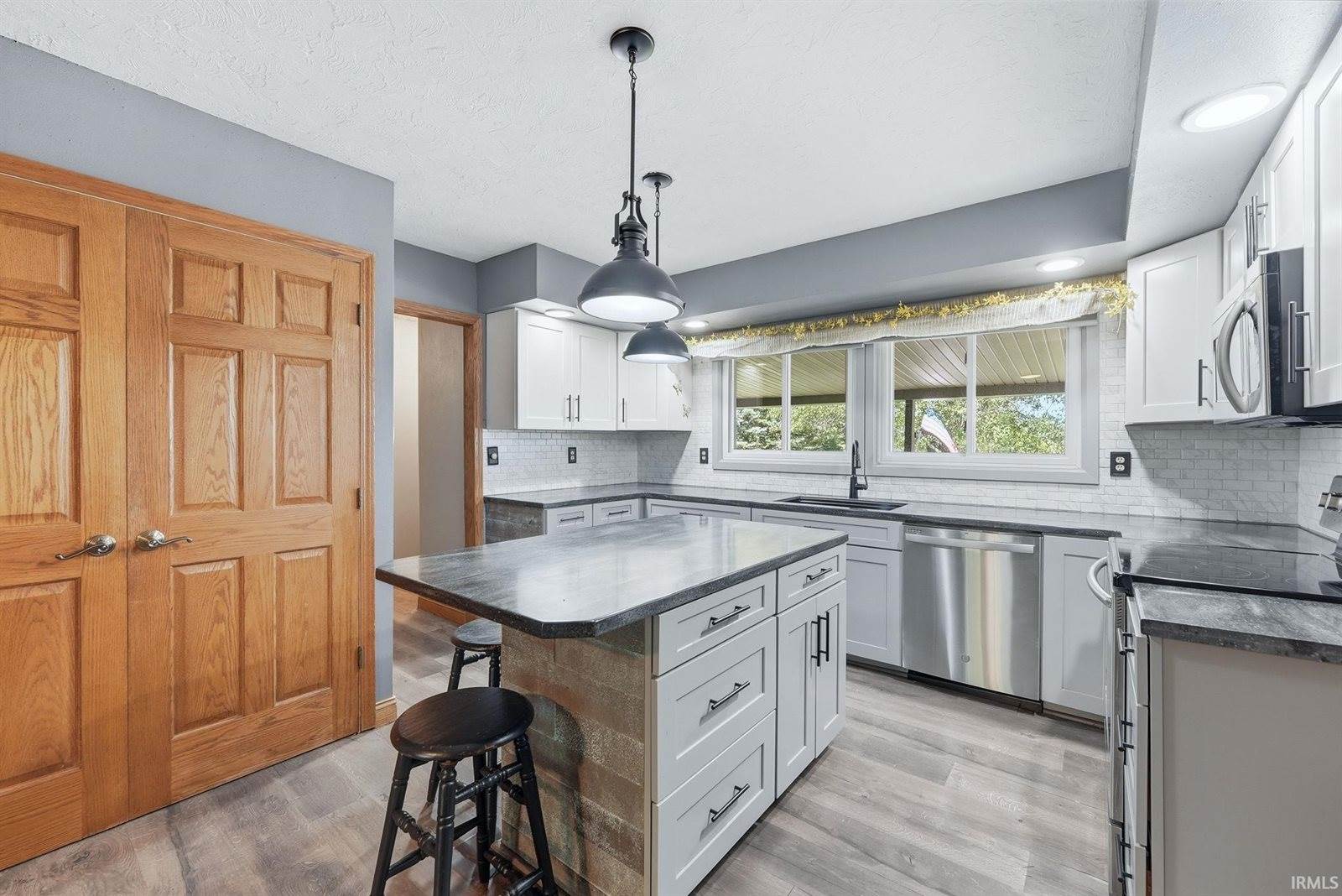 11201 S County Road 700 E, Selma, IN 47383