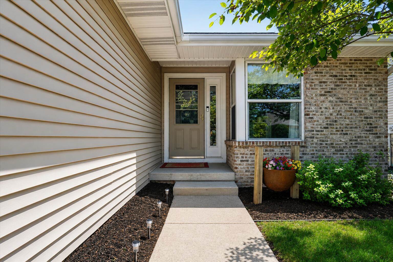 2508 Windbreak Lane, Lansing, MI 48910