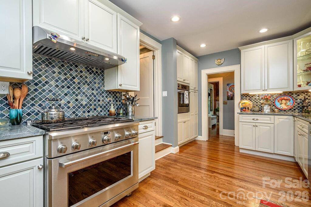 832 4th Avenue West, Hendersonville, NC 28739