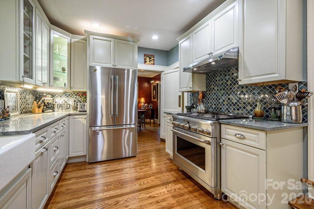 832 4th Avenue West, Hendersonville, NC 28739