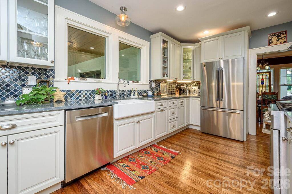 832 4th Avenue West, Hendersonville, NC 28739