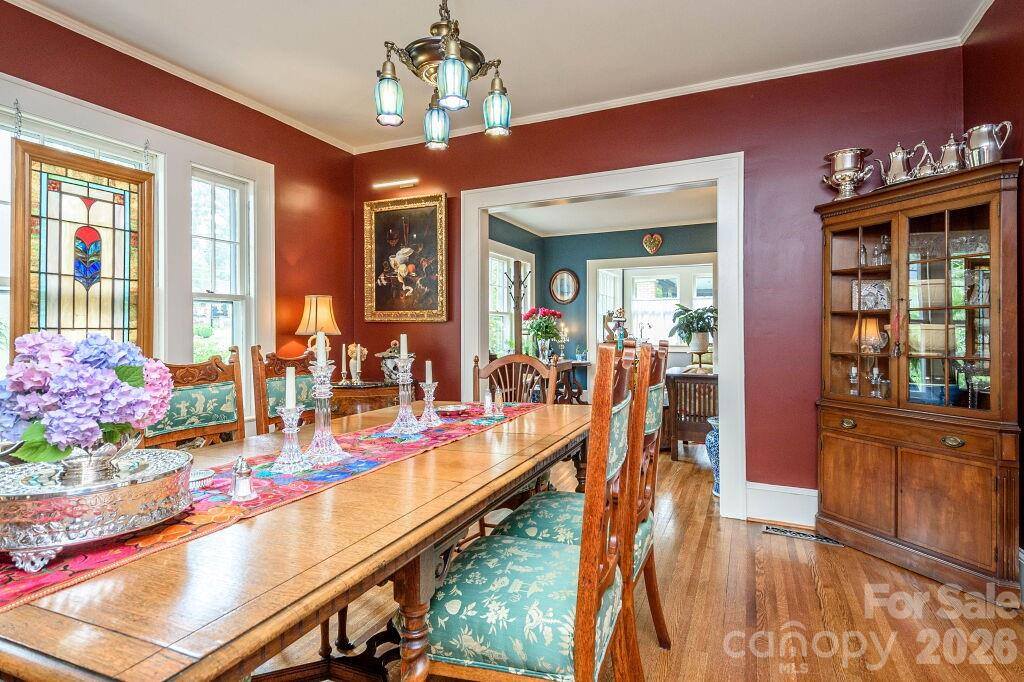 832 4th Avenue West, Hendersonville, NC 28739
