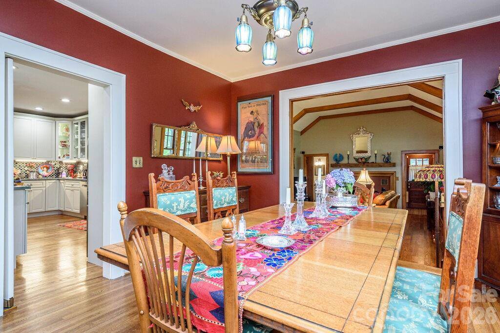 832 4th Avenue West, Hendersonville, NC 28739