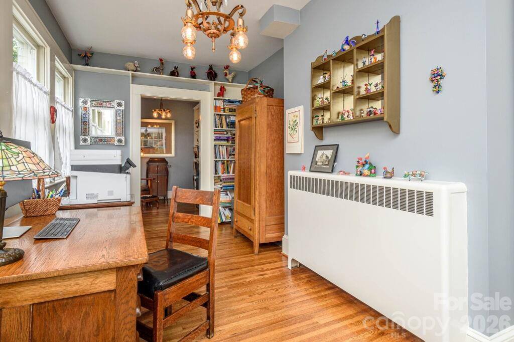 832 4th Avenue West, Hendersonville, NC 28739