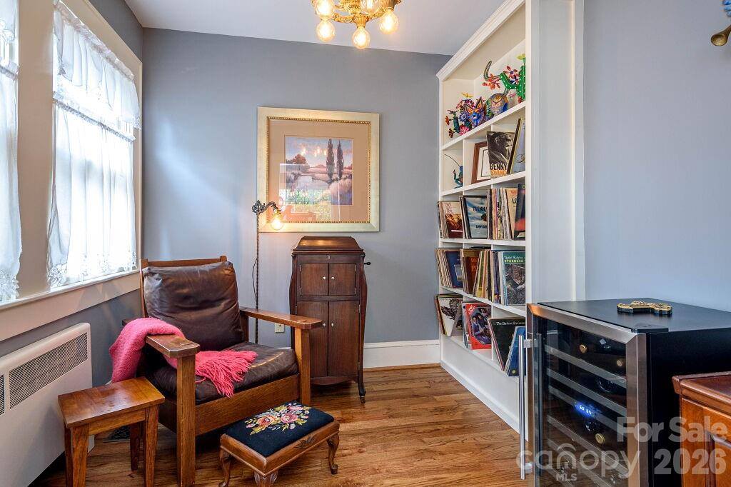 832 4th Avenue West, Hendersonville, NC 28739