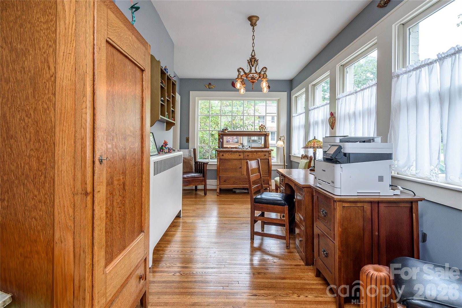 832 4th Avenue West, Hendersonville, NC 28739
