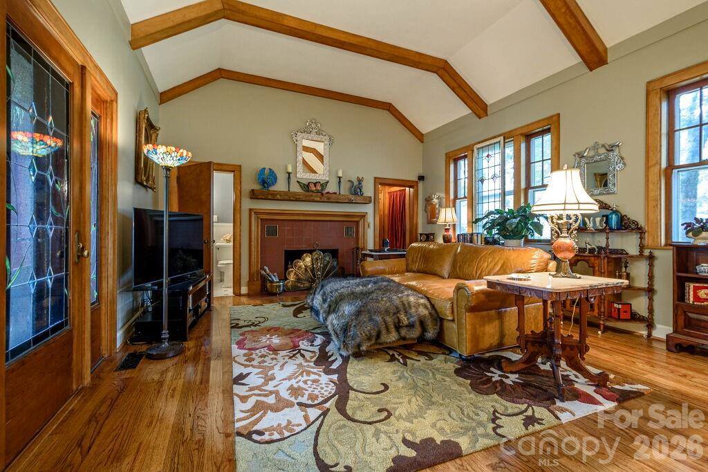 832 4th Avenue West, Hendersonville, NC 28739