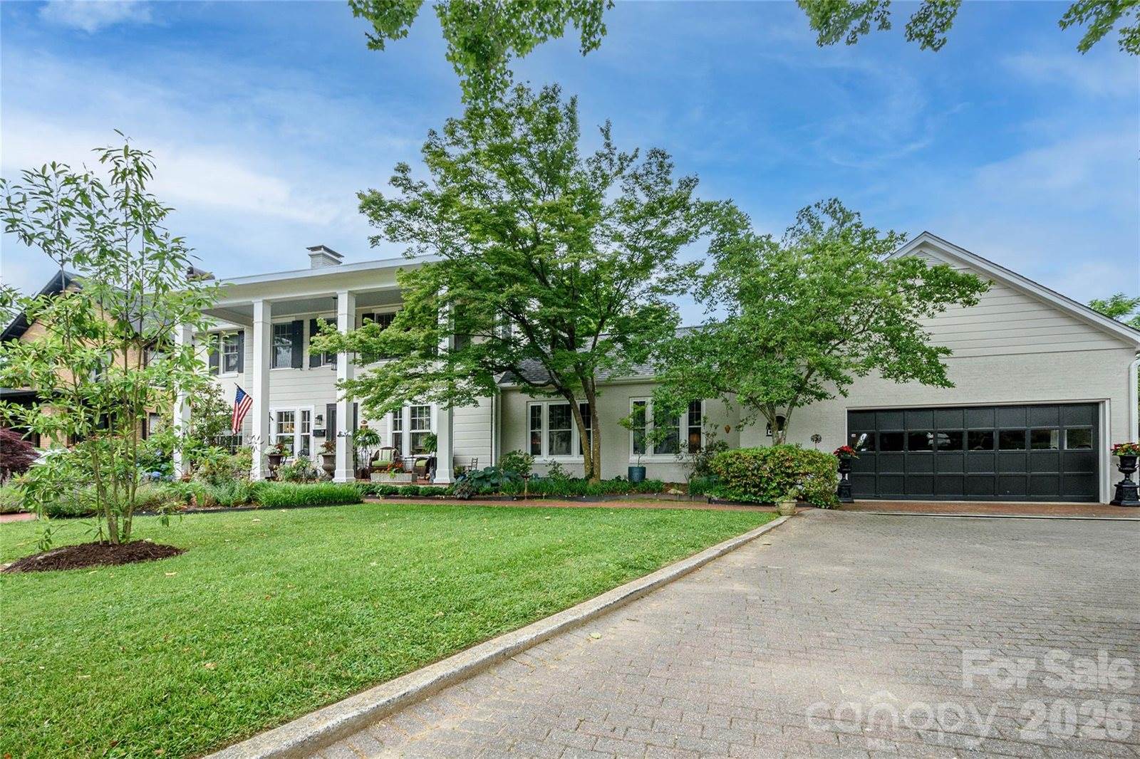 832 4th Avenue West, Hendersonville, NC 28739