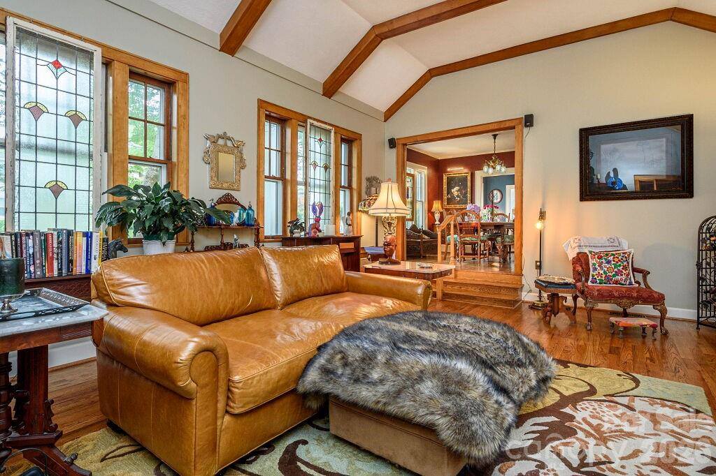 832 4th Avenue West, Hendersonville, NC 28739