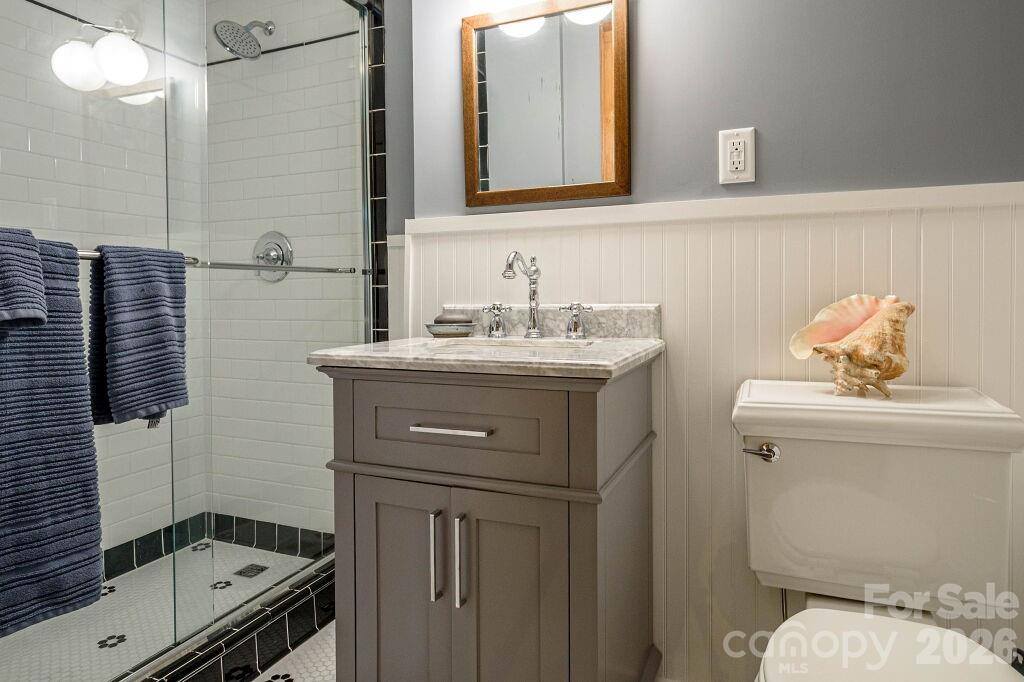 832 4th Avenue West, Hendersonville, NC 28739