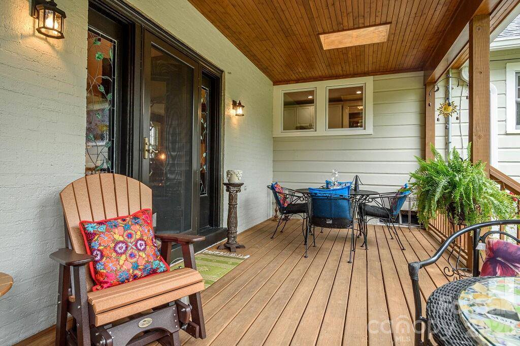832 4th Avenue West, Hendersonville, NC 28739