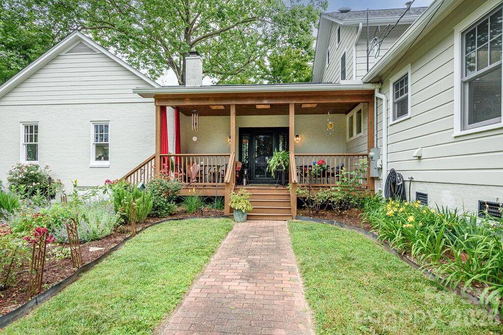 832 4th Avenue West, Hendersonville, NC 28739