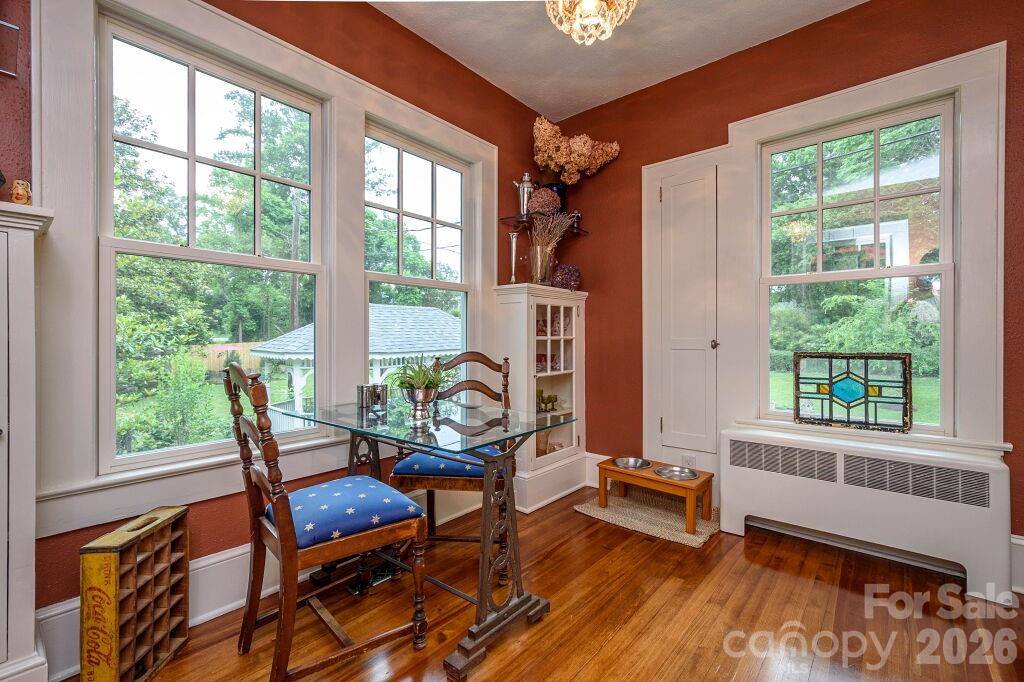 832 4th Avenue West, Hendersonville, NC 28739