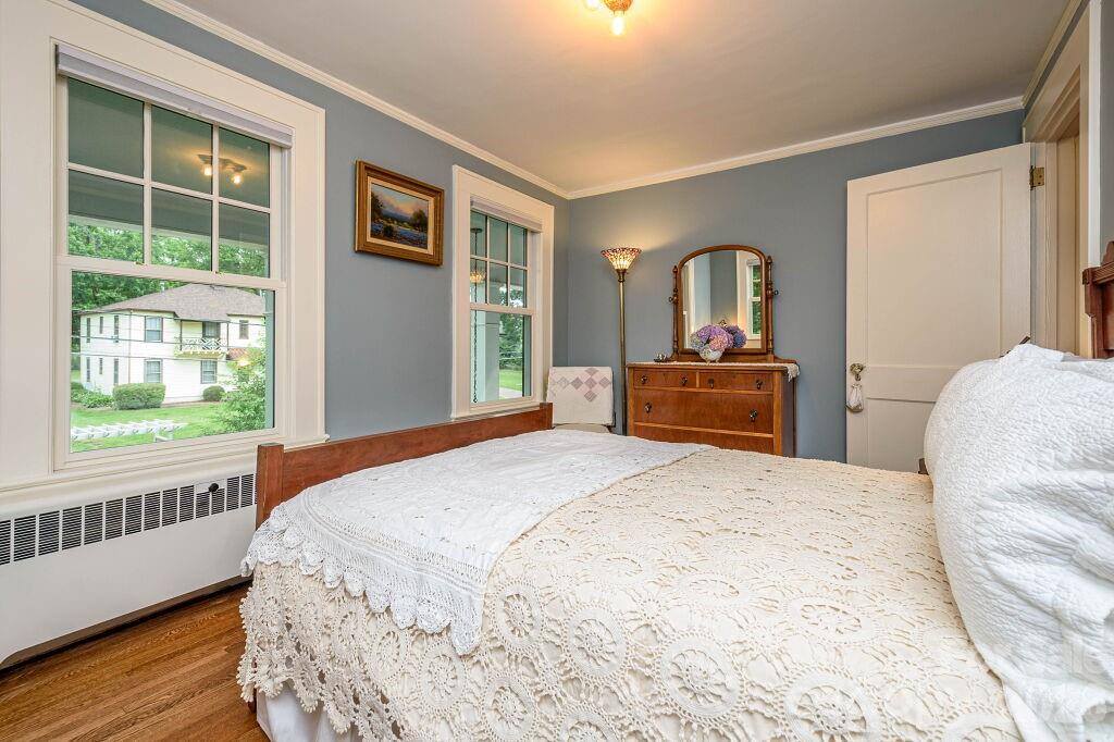832 4th Avenue West, Hendersonville, NC 28739