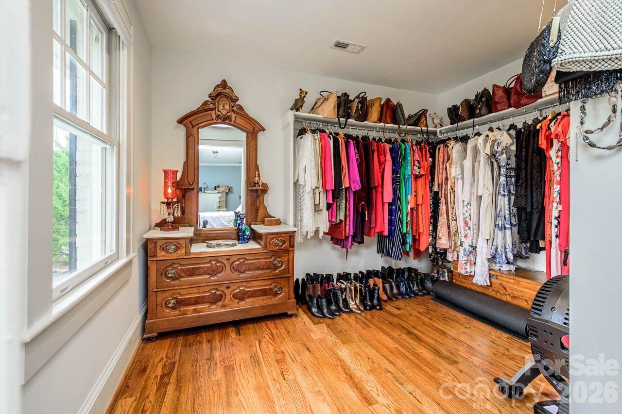 832 4th Avenue West, Hendersonville, NC 28739