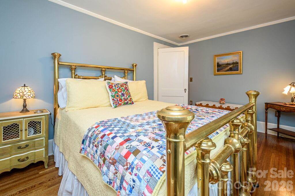 832 4th Avenue West, Hendersonville, NC 28739